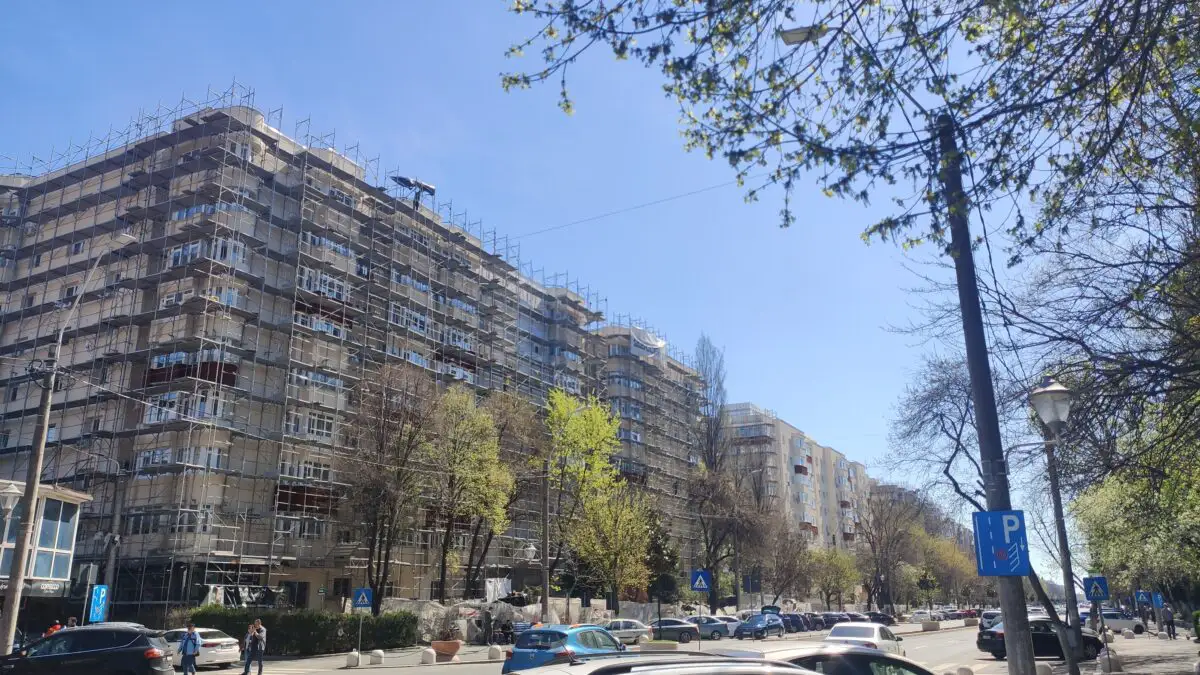 Condiție obligatorie pentru românii care stau la bloc. Asociația de proprietari te poate forța să deschizi ușa: Se ajunge în instanţă