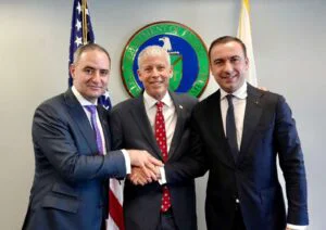 Ministrul Finanţelor, Alexandru Nazare, ministrul american al Energiei, Chris Wright, și ministrul Energiei, Bogdan Ivan.