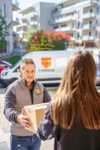 Studiu: 2 din 3 români renunță la cumpărături din cauza prețului, dar 38% adaugă produse pentru livrare gratuită
