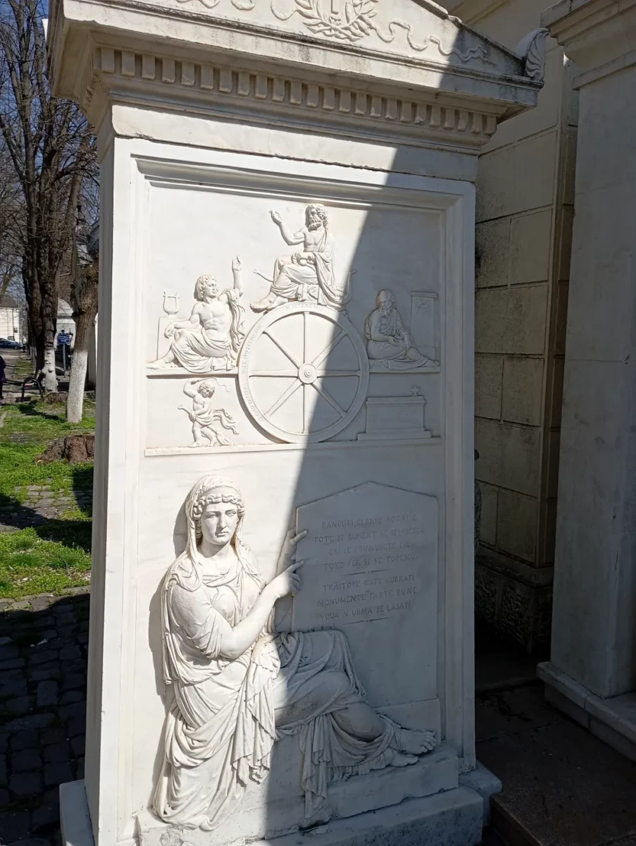 Inscripția de pe cavoul familiei Lucescu