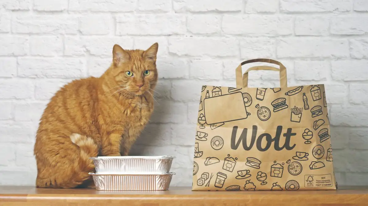 Cât cheltuie românii pentru mâncare gătită la oală. Diferențele dintre orașe sunt semnificative