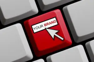 Cum influențează identitatea de brand procesul de creare a site-ului web