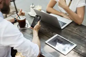 Economia milisecundelor: de ce arhitectura software a devenit noul „standard de aur” în business