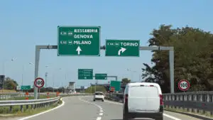 Bani înapoi pentru șoferi. Taxa de autostradă se returnează până la 100% în Italia dacă pierzi timp în trafic pe aceste drumuri