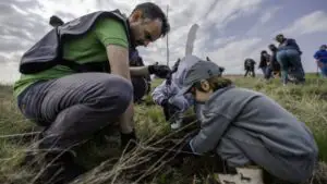 OSCAR Downstream și Pădurea Copiilor extind proiectul de împădurire de la Sinești cu 3 hectare și 15.000 de puieți
