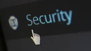Cyber Arena: Aproape 80% dintre angajații IMM-urilor ignoră regulile de securitate cibernetică. Riscurile pentru firme cresc alarmant