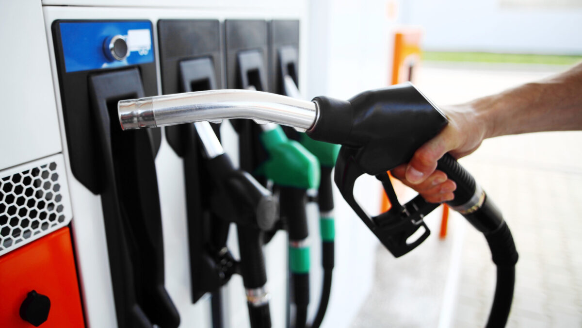 Prețuri carburanți vineri, 17 Aprilie. Motorina și benzina, mai ieftine în Rep. Moldova. Cât costă un plin în România