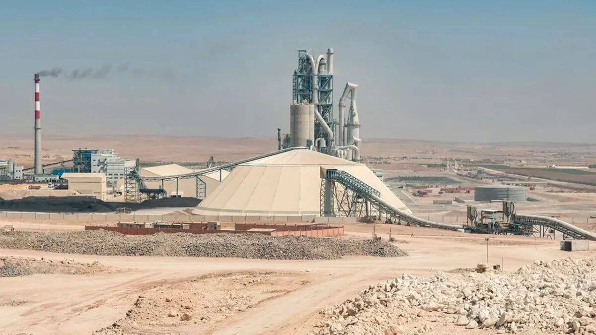 Compania de ciment Lafarge, găsită vinovată de finanțarea terorismului de un tribunal din Paris