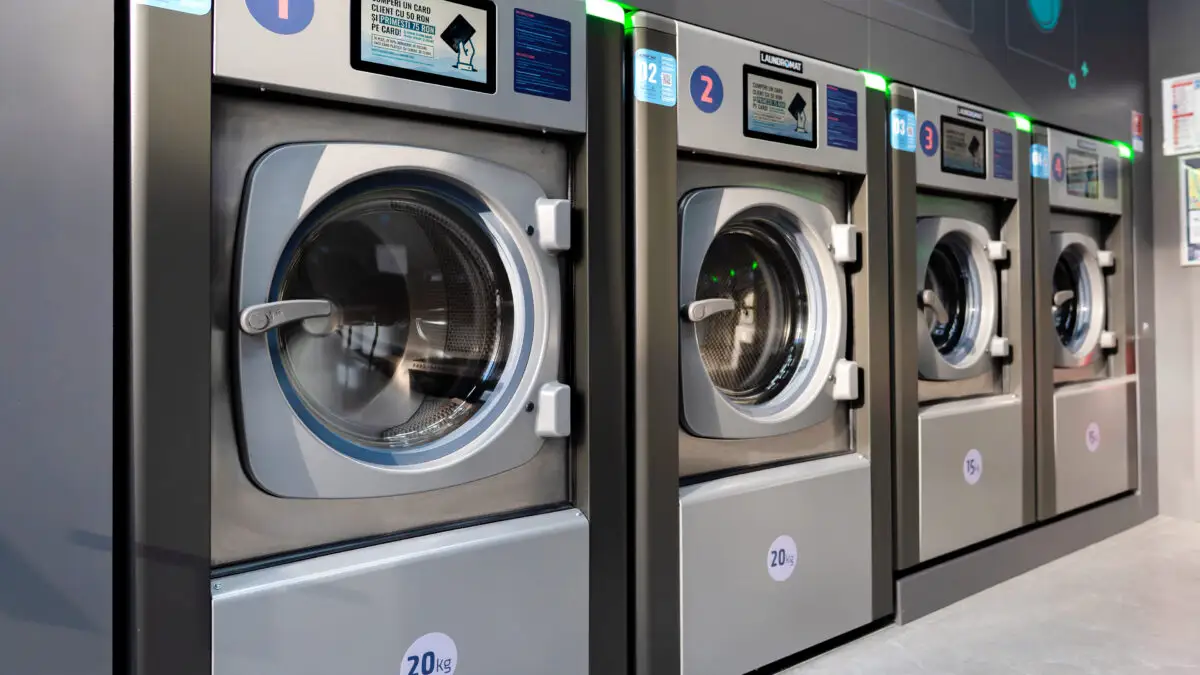 Cum au devenit spălătoriile self-service o soluție tot mai căutată în orașele din România
