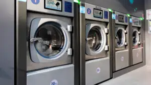 Cum au devenit spălătoriile self-service o soluție tot mai căutată în orașele din România