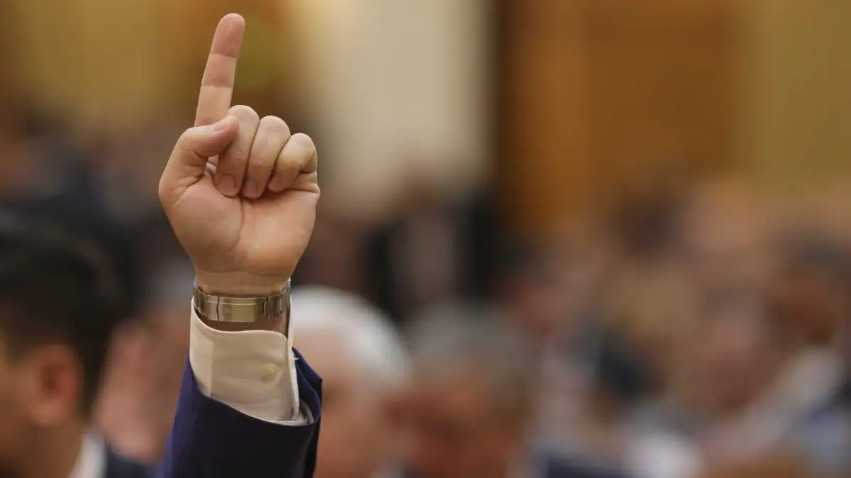 Moțiunea de cenzură PSD–AUR, în criză de voturi. PNL admite eșecul negocierilor cu cei 50 de parlamentari anti-moțiune (SURSE)