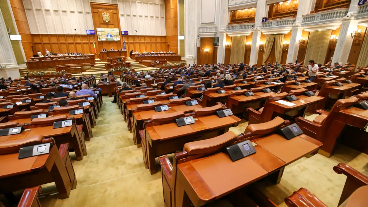 Cum funcționează moțiunea de cenzură în Europa. Prevederile legii din România. Comparație cu Germania și Franța