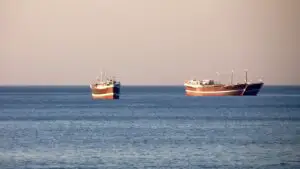 ONU pregătește evacuarea a peste 11.000 de marinari. SUA avertizează că Strâmtoarea Ormuz nu poate fi taxată
