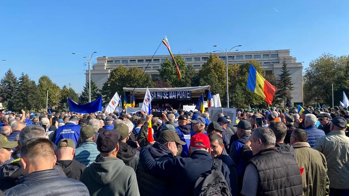 Protest de amploare în Piața Victoriei. Peste 10.000 de sindicaliști contestă măsurile Guvernului