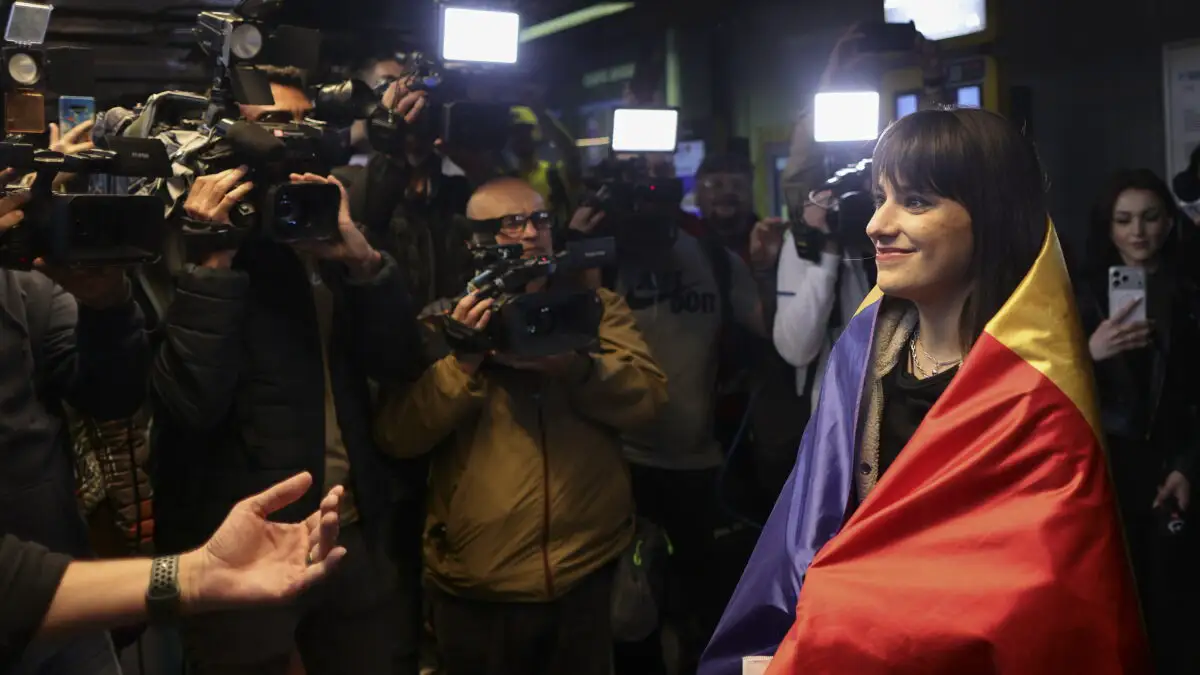 Alexandra Căpitănescu la revenirea acasă după finala Eurovision