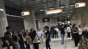 Haos pe Magistrala M3 din cauza unor probleme neașteptate. Călătorii au fost derutați de schimbări de traseu și anunțuri întârziate