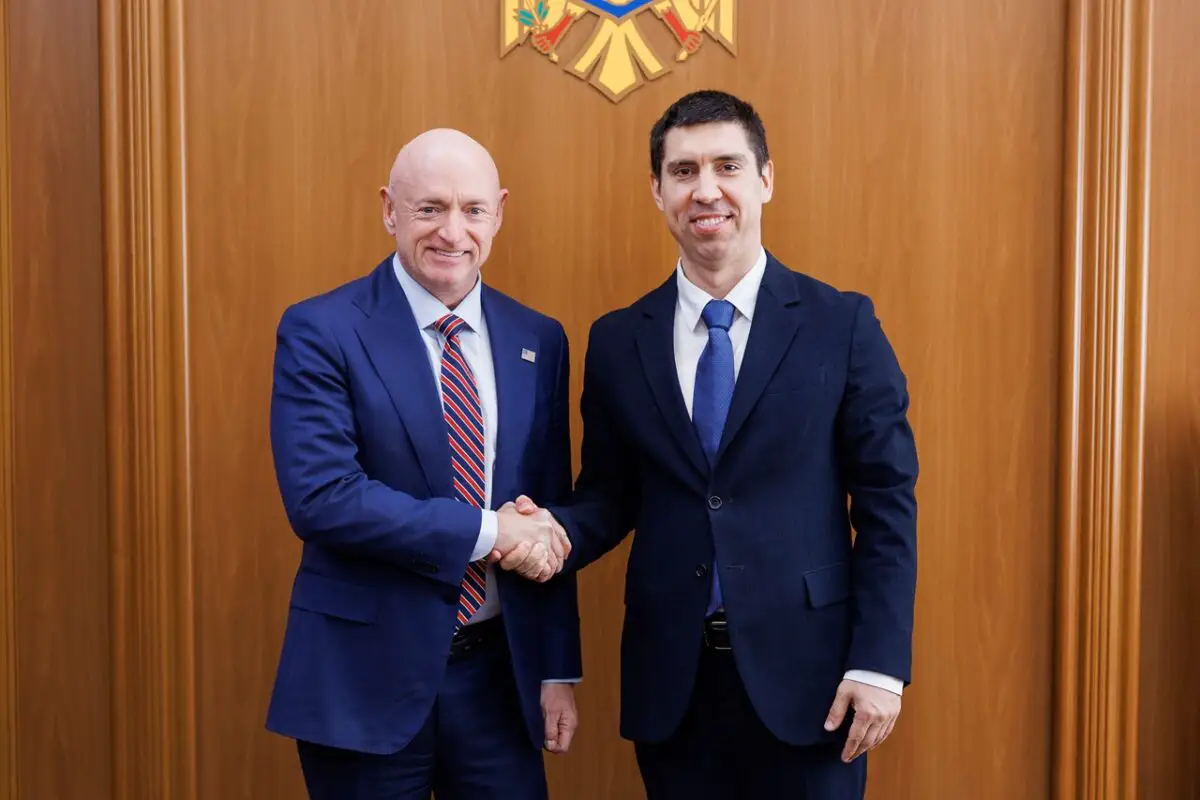 Mark Kelly, Mihai Popșoi