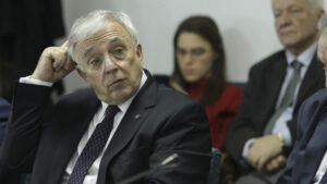 Mugur Isărescu