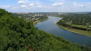 Poluarea care putea lăsa Chișinăul fără apă. Ce s-a întâmplat pe Nistru și de ce experții avertizează că pericolul nu a trecut