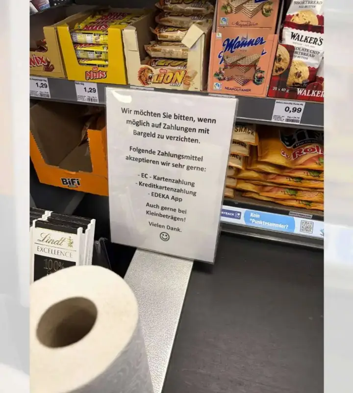 Se renunță definitiv la numerar la Edeka. Clienții sunt rugați să plătească doar cu cardul