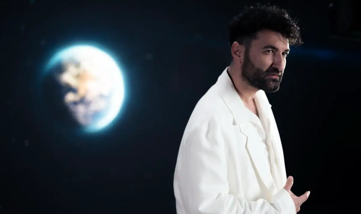 Călătorie dincolo de stele: Smiley lansează „Reveria”, primul capitol dintr-un nou univers muzical