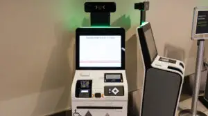 ANAF elimină ghișeele clasice pentru contribuabili. Românii ar putea interacționa cu „roboței” fiscali: Intrăm în secolul XXI