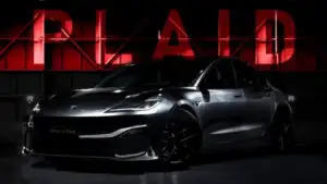 Tesla pregătește idei pentru un nou model extrem cu 3 motoare. Tehnologia Full Self-Driving, acceptată de a treia țară europeană