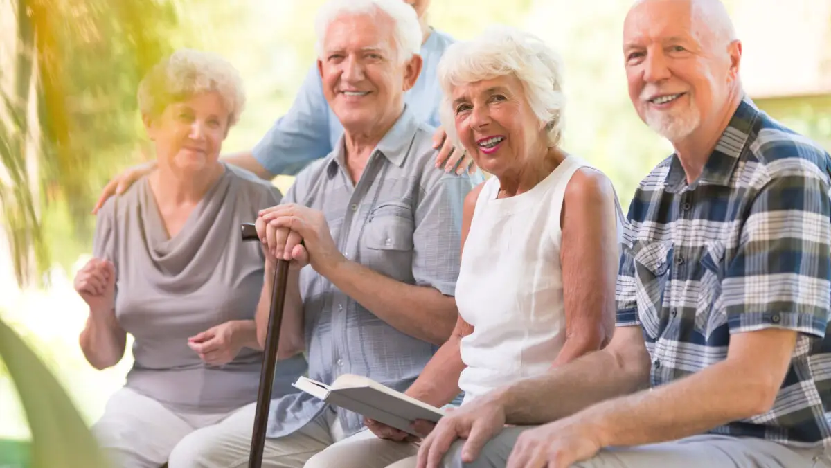Premiu pentru cuplurile de pensionari. Vârstnicii din România care pot încasa 500 de lei de la Primărie