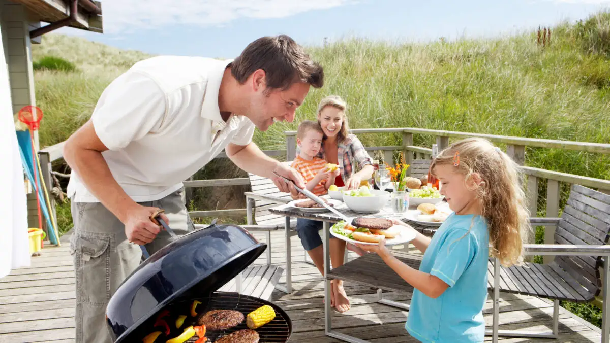 Cât costă să crești un copil în 2026. Ghid util pentru cei din România și pentru românii din Diaspora