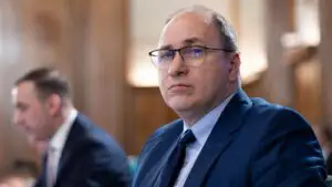Ministrul interimar al Educației cere respectarea limitelor pentru temele elevilor. Mihai Dimian: „Nici noi nu trebuie să exagerăm cu temele pentru acasă”