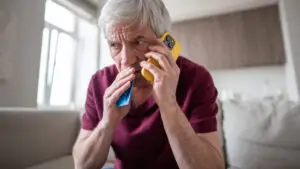 Fraudele online care îi lasă fără bani pe pensionari. La ce trebuie să fie atenți seniorii