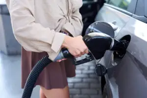 Italia pune frână scumpirilor la carburanți. Cât vor plăti șoferii la pompă