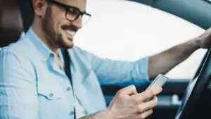 Utilizarea telefonului mobil la volan în Europa în 2026. Țara unde se dau cele mai dure sancțiuni. Tabel comparativ între România și UE