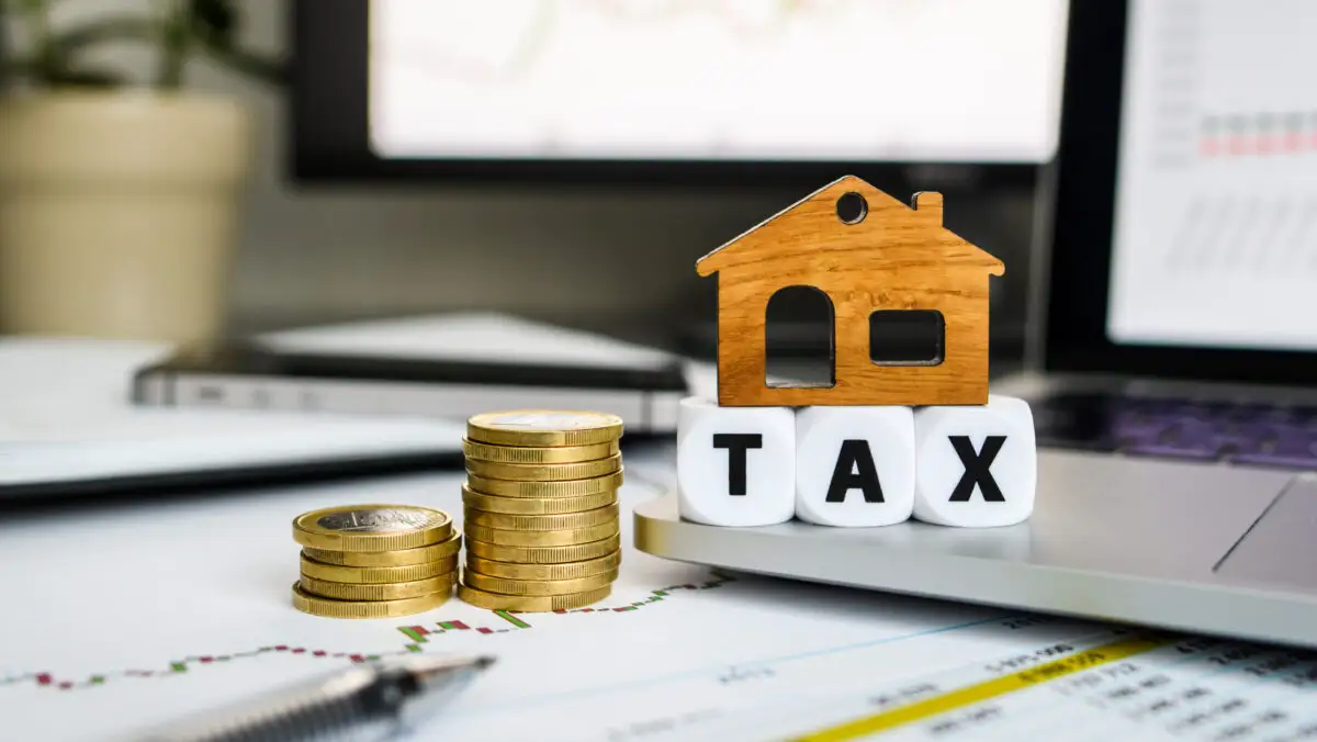 Taxa pe lux în Europa 2026. Cum sunt impozitate casele și mașinile scumpe în România și în marele orașe din UE