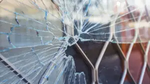 Cum se pedepsește vandalismul în 2026. Pedepsele aplicate în România. Comparație cu legislația altor țări UE