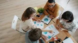 Tehnologie plus consultanță: modelul hibrid de care au nevoie companiile pentru raportarea ESG