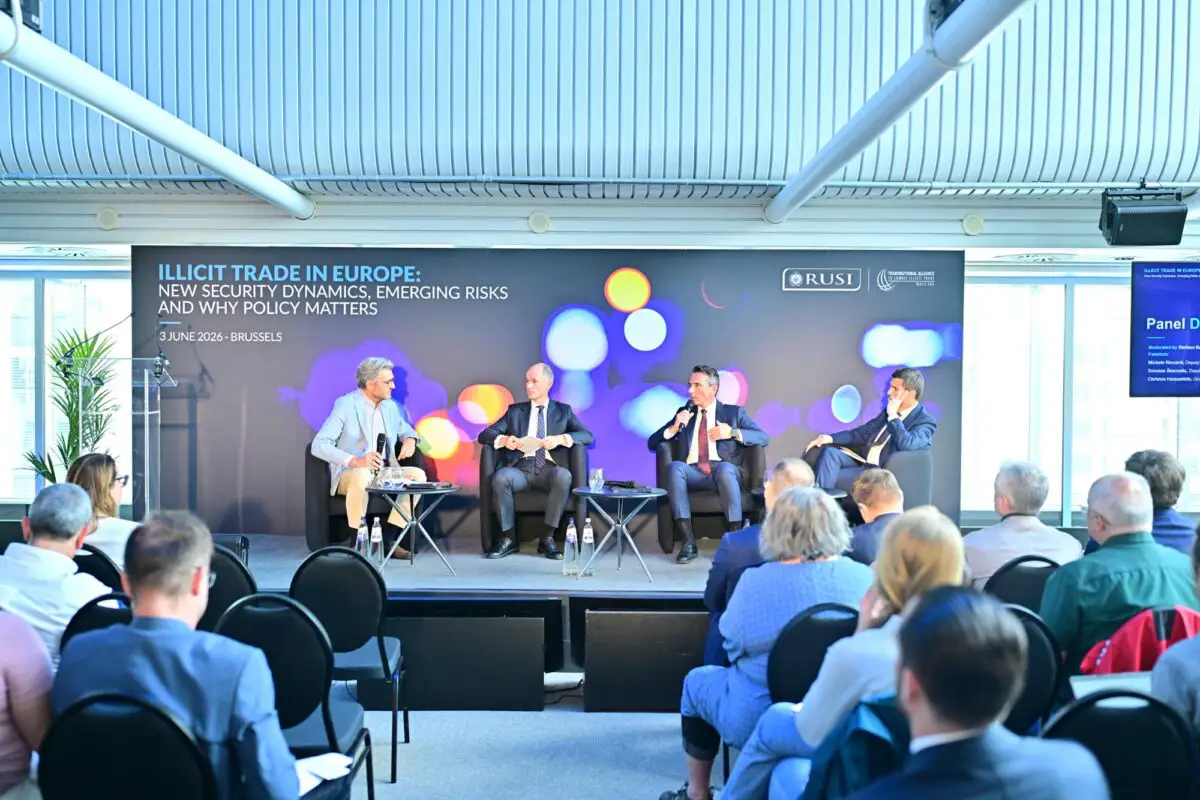 Consumul ilicit de țigări atinge un record european: 10,3% din piața UE în 2025. România rămâne sub media europeană, dar pierde 324 milioane de euro