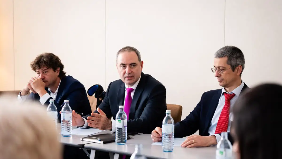 Alexandru Nazare a răspuns întrebărilor a peste 150 de investitori. Ce a transmis despre deficit, PNRR și ratingul României