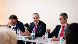Alexandru Nazare a răspuns întrebărilor a peste 150 de investitori. Ce a transmis despre deficit, PNRR și ratingul României