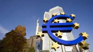 BCE relaxează regulile pentru bănci și retrage zeci de recomandări de supraveghere