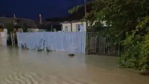 Inundații în Vrancea. Autoritățile continuă intervențiile luni, 8 iunie. Zeci de persoane s-au autoevacuat din zona afectată (VIDEO)