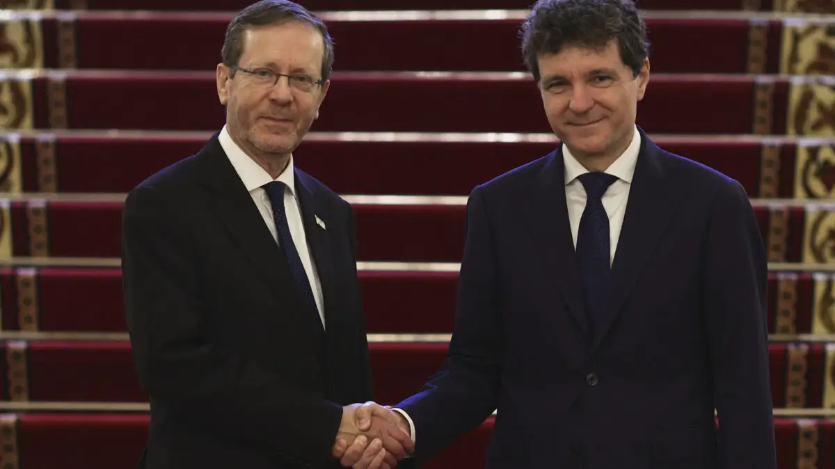 Nicuşor Dan l-a primit la Palatul Cotroceni pe preşedintele Israelului, Isaac Herzog. Discuțiile includ securitatea, economia și cooperarea bilaterală