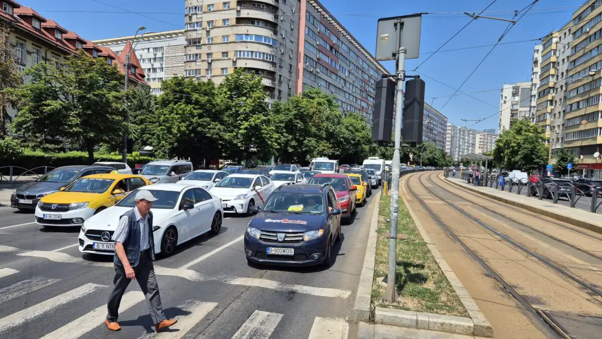 PMB pregătește semaforizarea inteligentă în 92 de intersecții. Bucureștiul poate atrage peste 85 de milioane de lei din fonduri nerambursabile