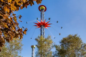 Un parc de distracții din Rusia devine atracție după instalarea unei rachete nucleare