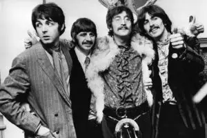 Solistul trupei Peter, Paul and Mary regretă versul unei melodii din 1967 care ironiza formația The Beatles I VIDEO