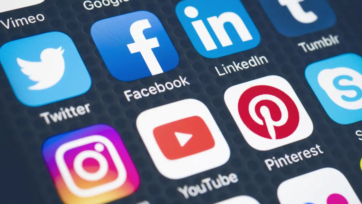 Facebook lansează un asistent AI pentru creatorii de conţinut, iar Pinterest își extinde serviciile de AI