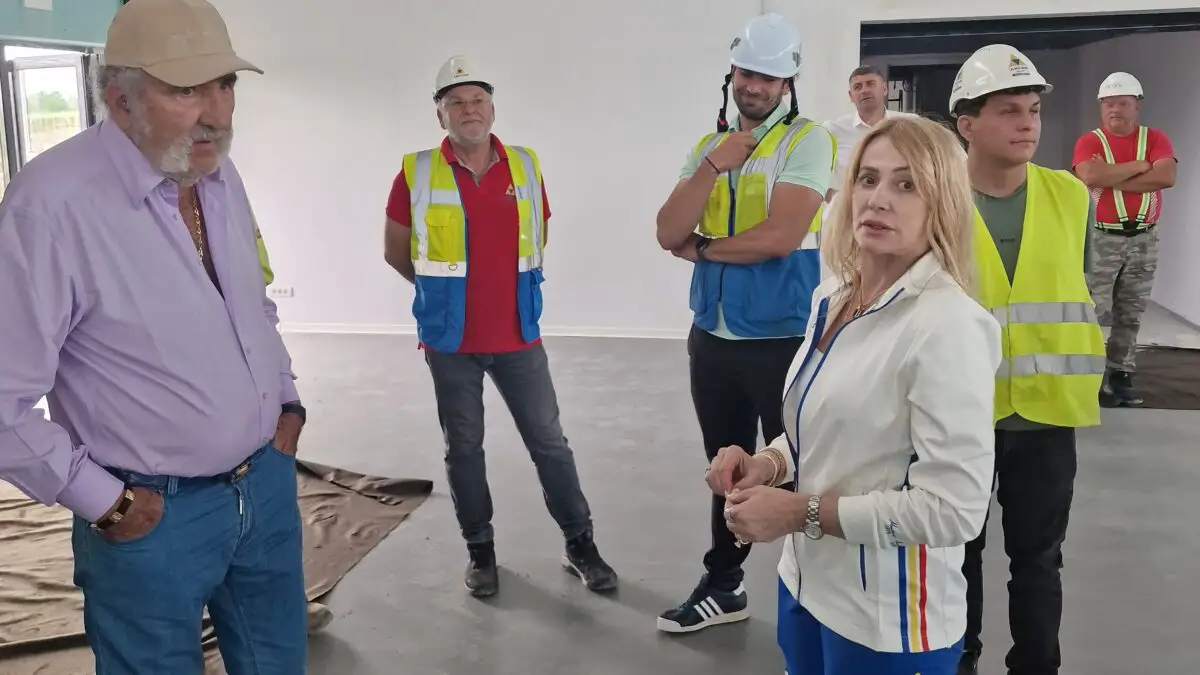 Nadia Comăneci și Ion Țiriac, ultima vizită de lucru la sala de gimnastică din Otopeni înainte de inaugurare. Când se deschide sala „Nadia Comăneci”