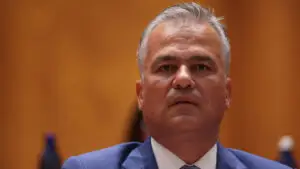 Adrian Veștea îl atacă pe Ilie Bolojan după decizia de a vota Guvernul PSD: Riscă să împingă PNL către un declin politic major