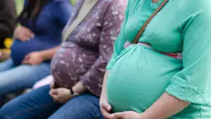 Ce NU au voie să facă gravidele/femeile care vor să rămână gravide vara? Greșelile majore pe care le fac româncele