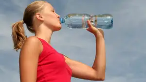 Hidratarea corectă: Când este cel mai bine să bem apă? Ce cantitate de apă este recomandat să consumăm zilnic